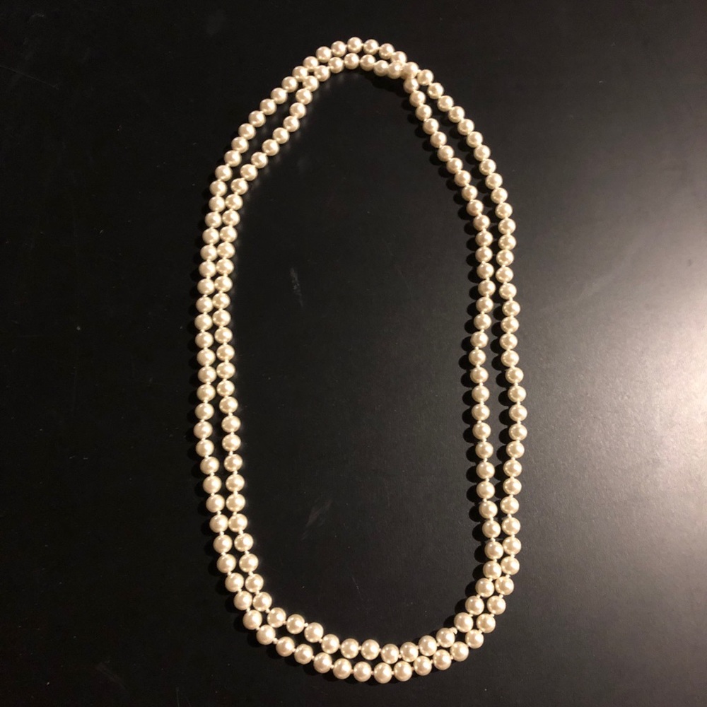 Beautiful Vintage pearl like necklace